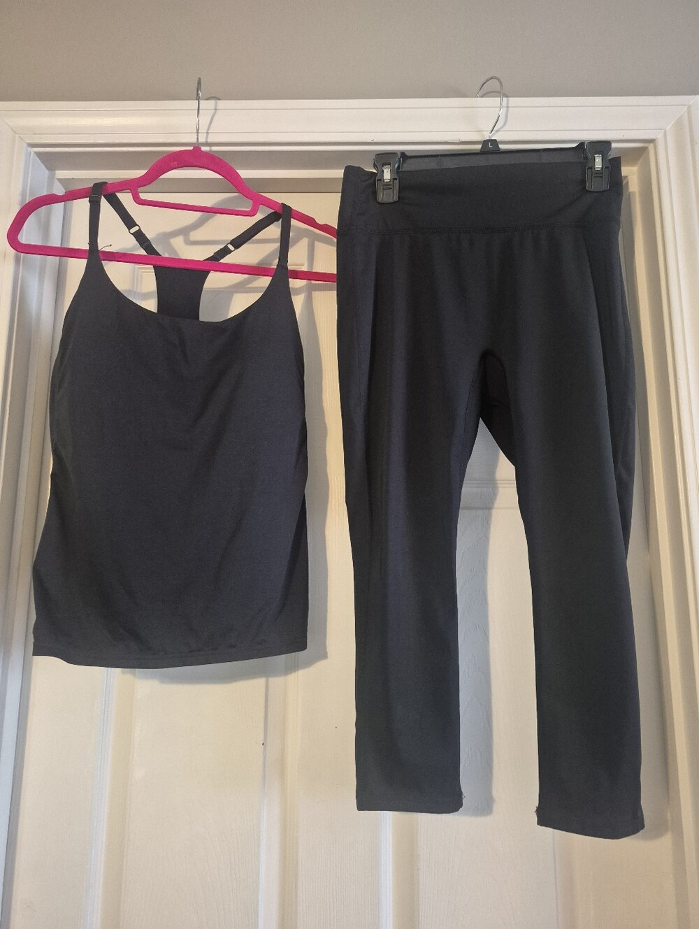 Fabletics Black Activewear Set - Motion365+ Tank Top &capris with Pockets - Sz L